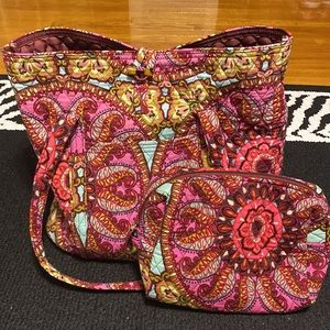 Cute Vera Bradley travel set!! The pattern is so cute and the bags hold alot!!